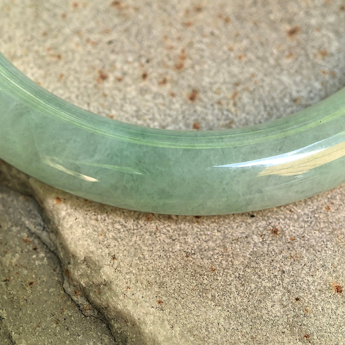 Icy Glutinous Mint Green Round Jadeite Bangle – 52mm
