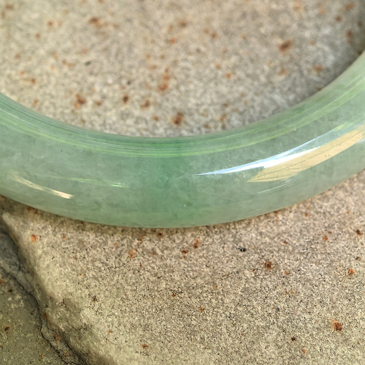 Icy Glutinous Mint Green Round Jadeite Bangle – 52mm