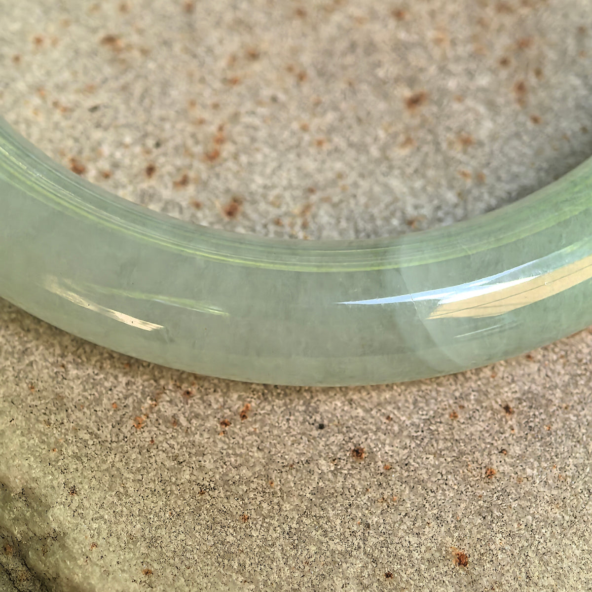 Icy Glutinous Mint Green Round Jadeite Bangle – 52mm