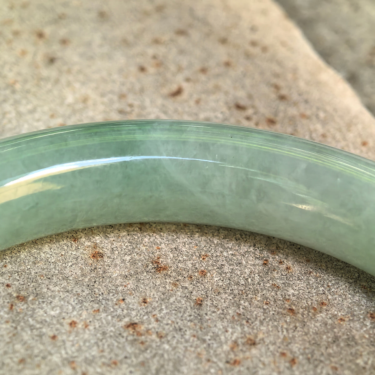 Icy Glutinous Mint Green Round Jadeite Bangle – 52mm