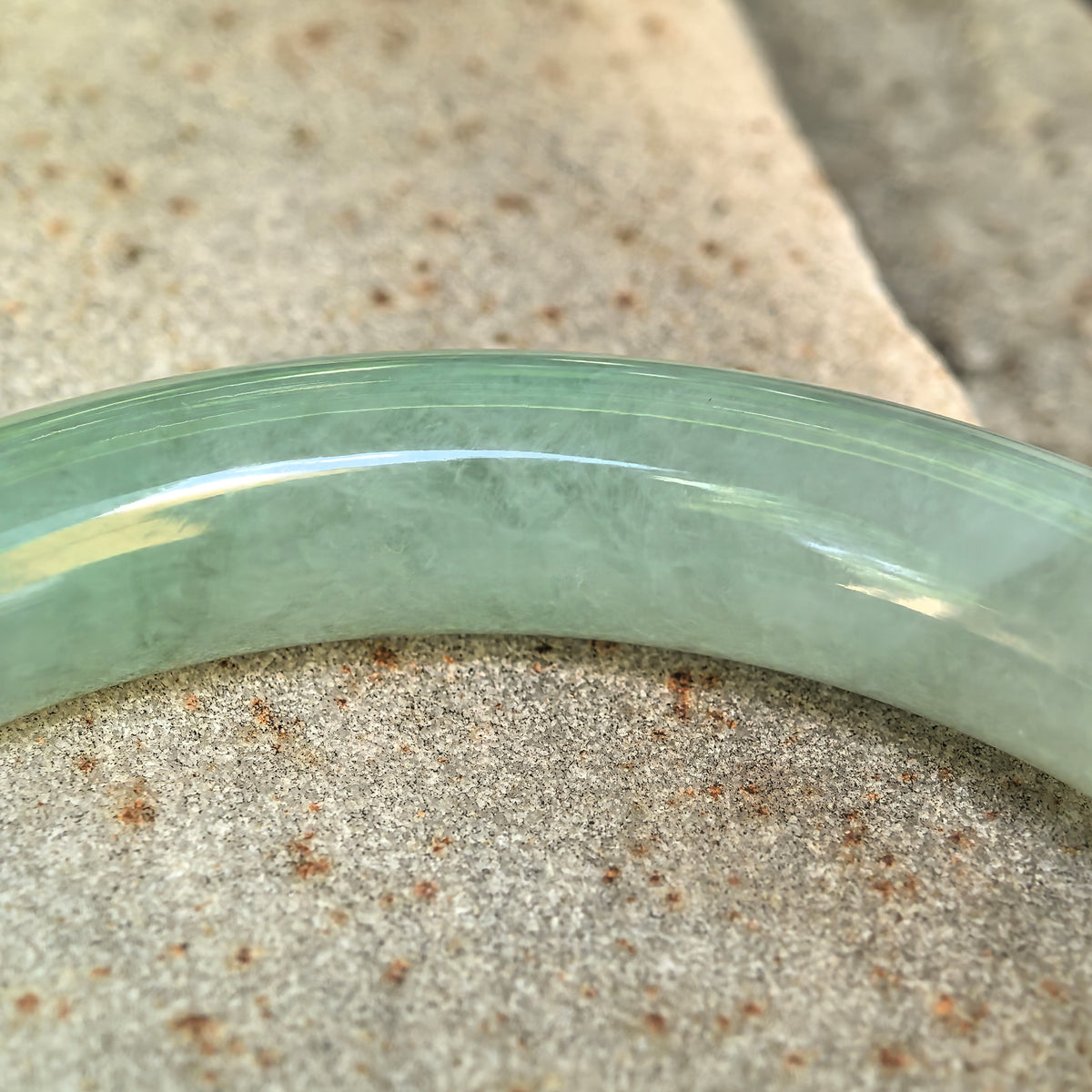 Icy Glutinous Mint Green Round Jadeite Bangle – 52mm