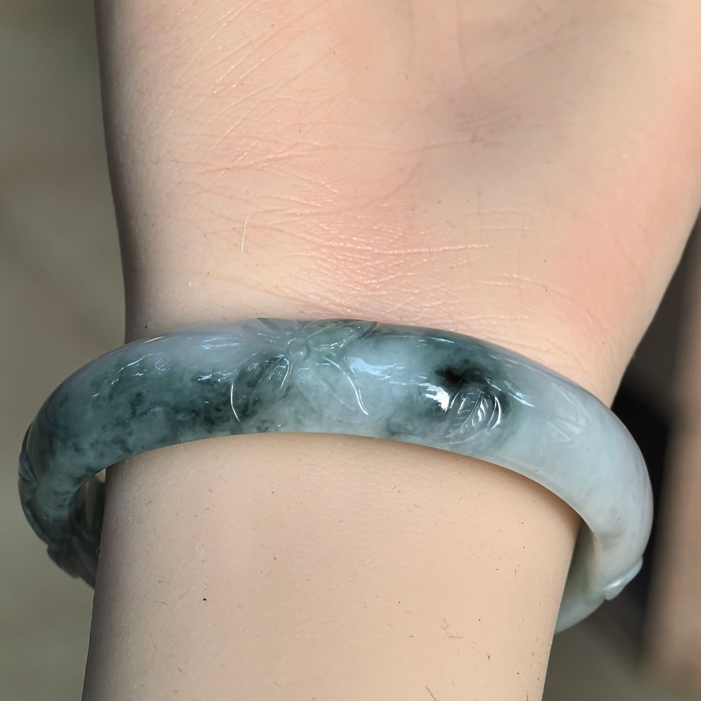 Natural Grade-A Glutinous Green Floating Flower Carved Oval Jadeite Bangle · Burmese Jade 50mm