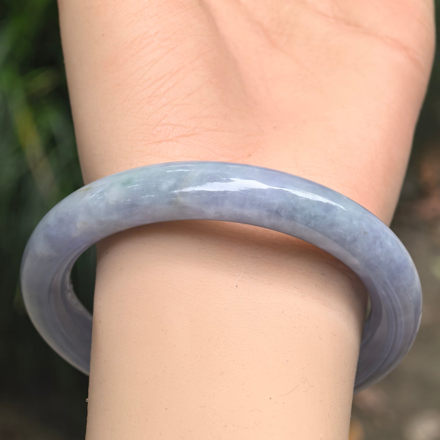 Natural Grade-A Glutinous Blue-Lavender Round Jadeite Bangle · Burmese Jade 56mm