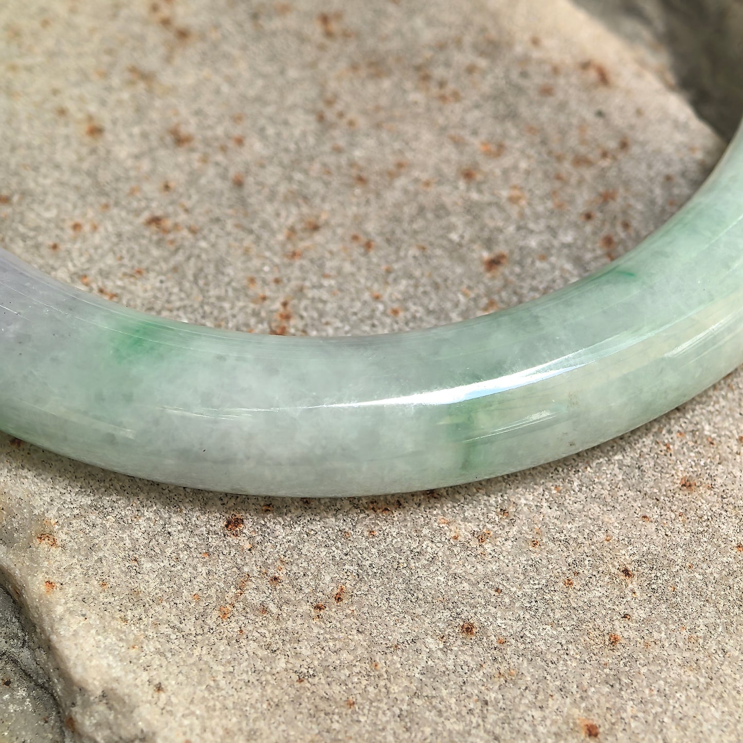 Natural Grade-A Glutinous Pale Lavender Green Round Jadeite Bangle · Burmese Jade 56mm