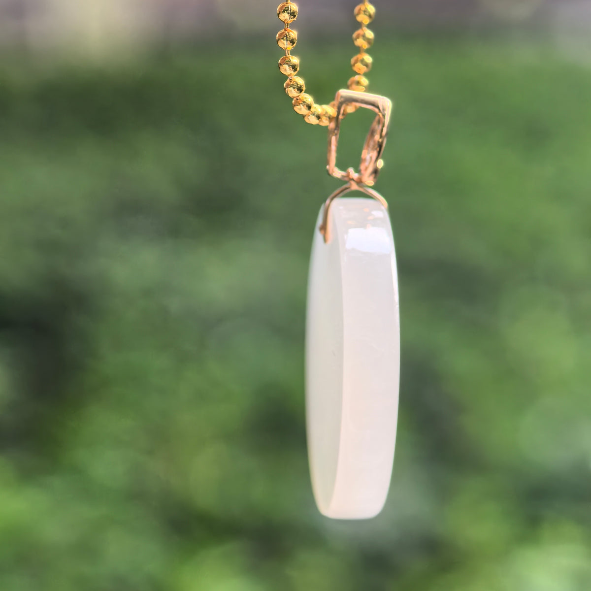 White Round Plain Plaque Pendant with 18K Gold Bail