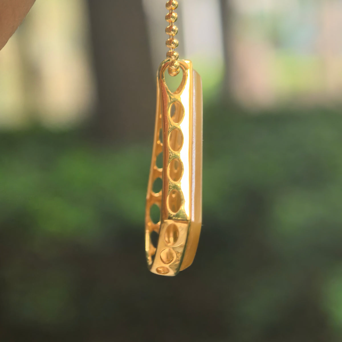 Icy Glutinous Yellow Teardrop Jadeite Pendant in 18K Gold