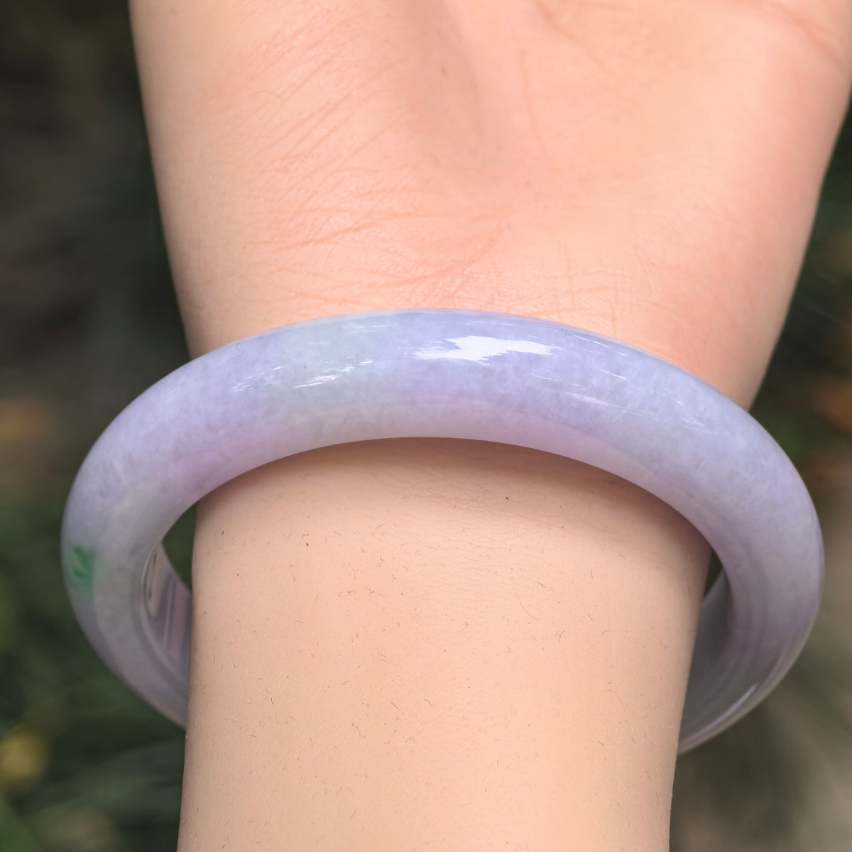 Glutinous Light Lavender D-Shape Jadeite Bangle with Bright Green Accent -56mm