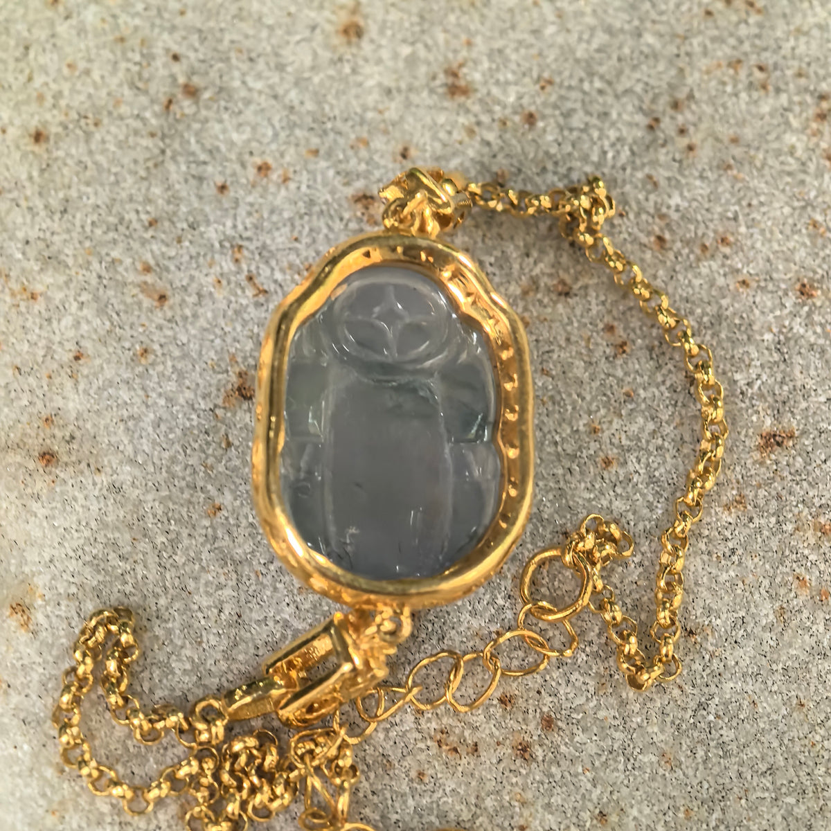 Icy Glutinous Grayish Purple Pixiu Jadeite Bracelet with 18K Gold and Diamonds