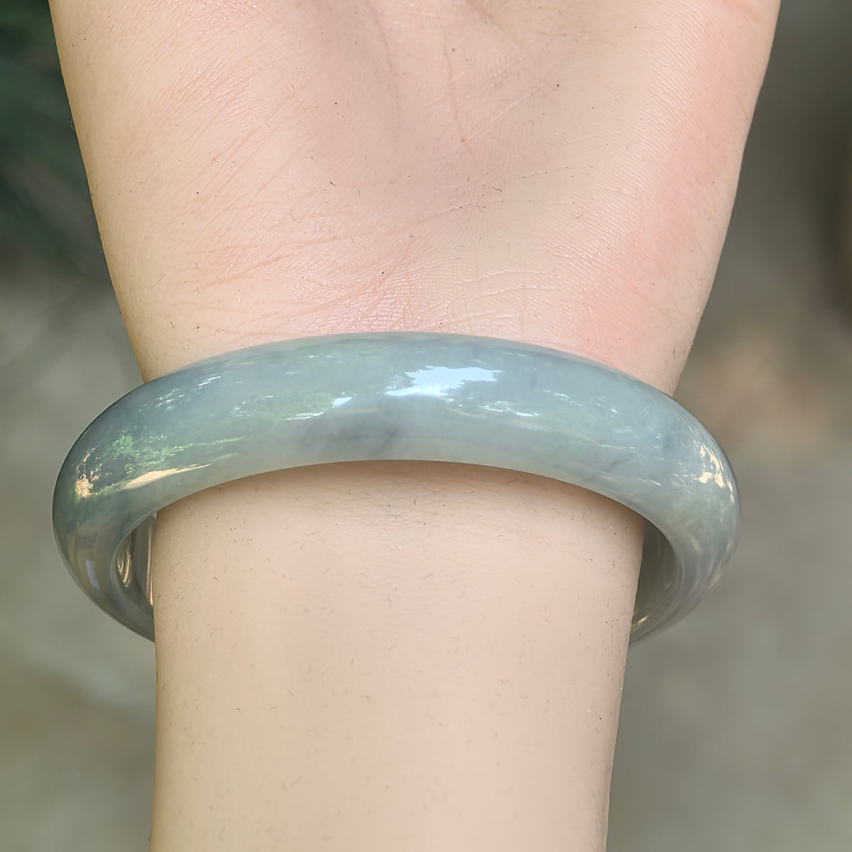 Glutinous Denim Blue D-Shape Jadeite Bangle with Floating Patterns -57mm