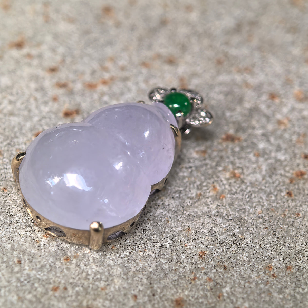 Icy Purple Jadeite Gourd Pendant in 18K Gold